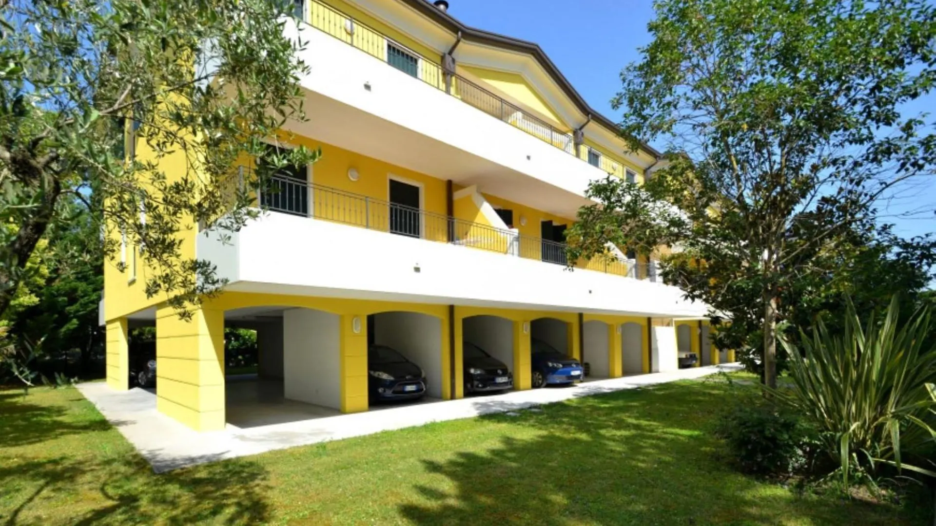 Enjoy The View Of The Garden From Our Balcony Apartment Bibione